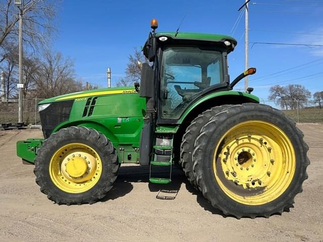 Image of John Deere 7200R equipment image 2