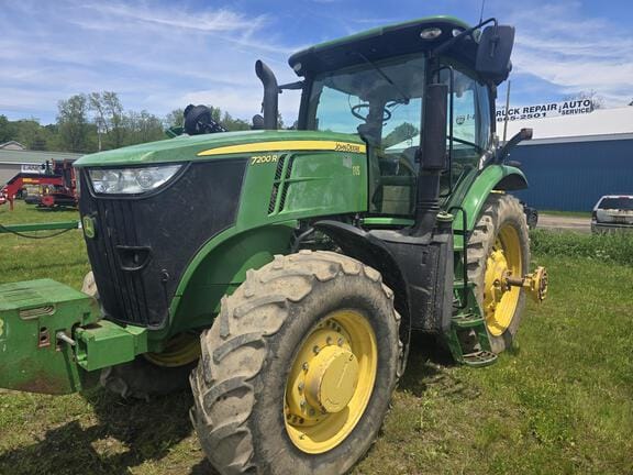 2012 John Deere 7200R Equipment Image0