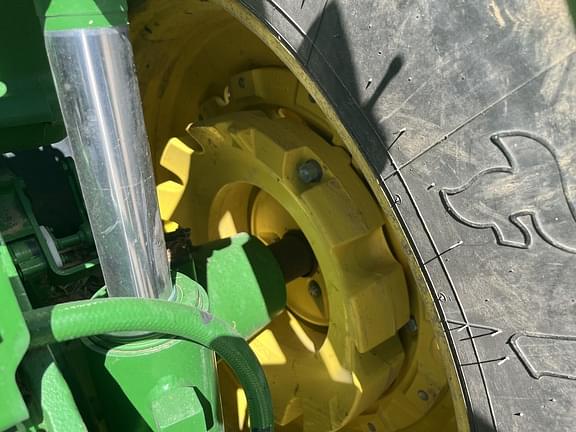 Image of John Deere 7200R equipment image 4