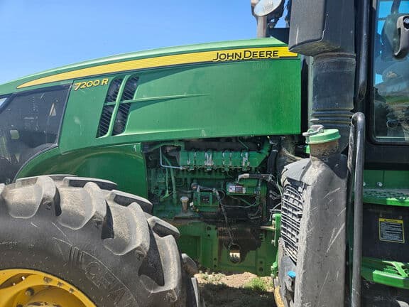 Image of John Deere 7200R equipment image 4
