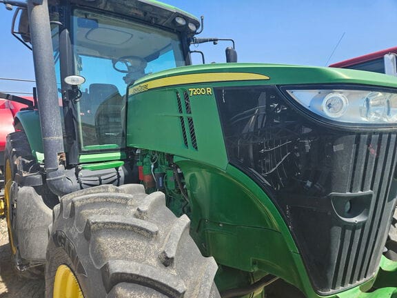 2012 John Deere 7200R Equipment Image0