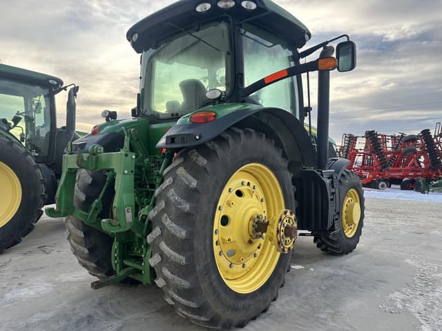 Image of John Deere 7200R equipment image 1