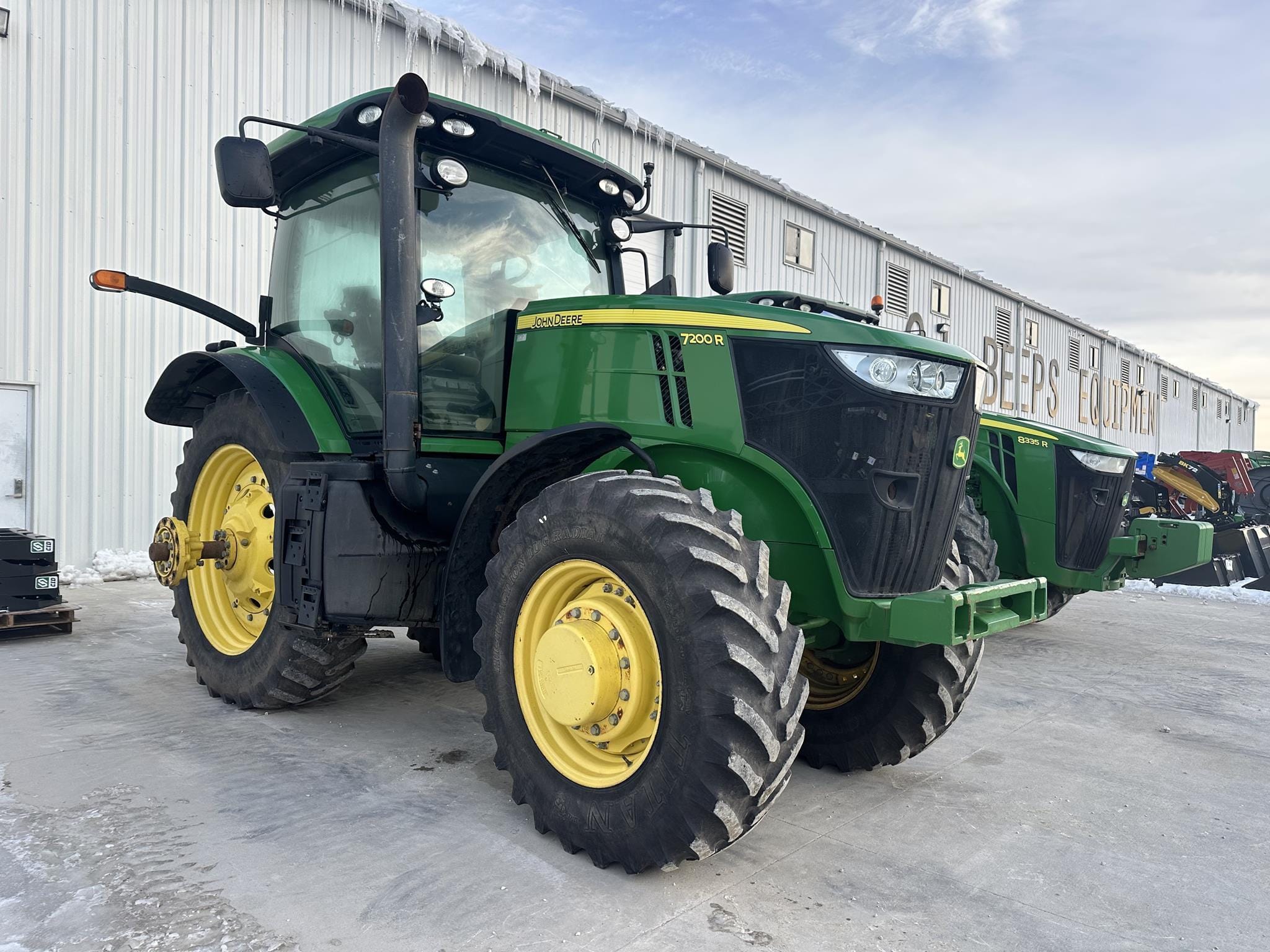 2012 John Deere 7200R Equipment Image0