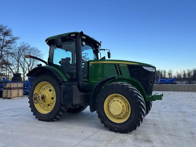 Image of John Deere 7200R equipment image 1