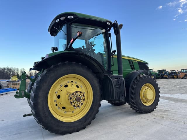 Image of John Deere 7200R equipment image 3