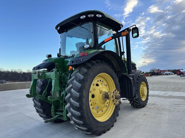 Image of John Deere 7200R equipment image 4