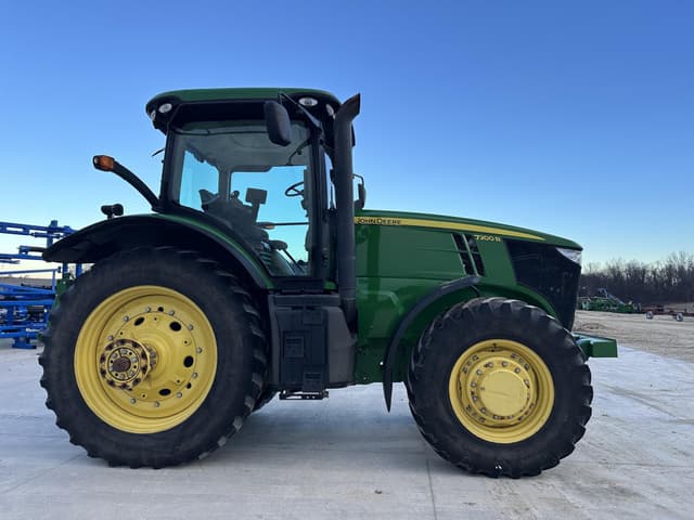 Image of John Deere 7200R equipment image 2