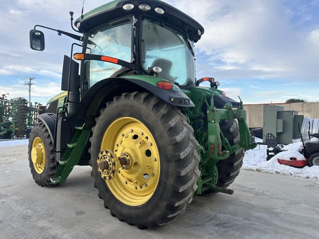 Image of John Deere 7200R equipment image 3