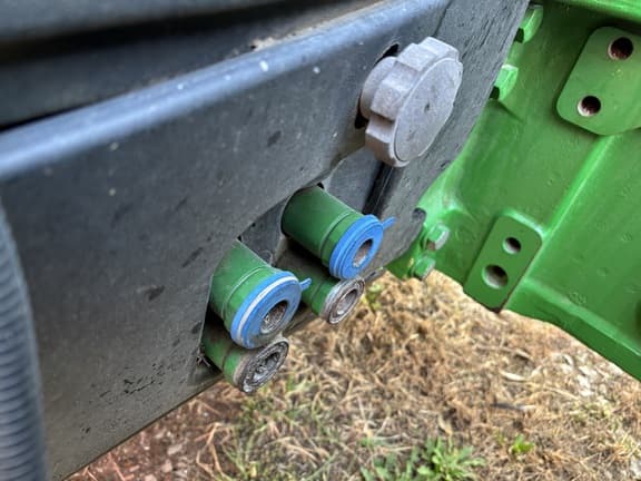 Image of John Deere 7200R equipment image 4