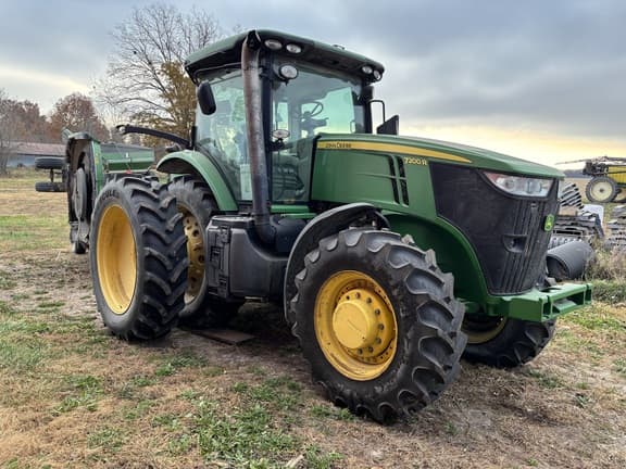 Image of John Deere 7200R equipment image 1