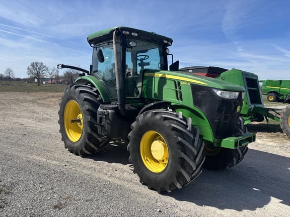 Image of John Deere 7200R equipment image 1