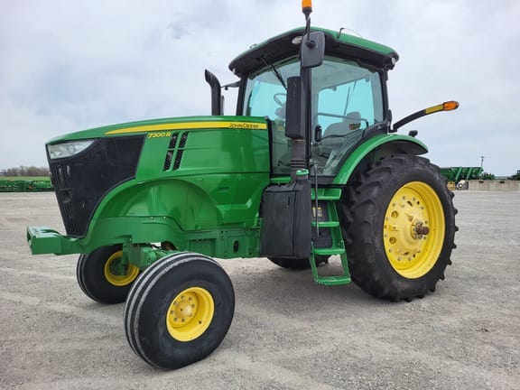2012 John Deere 7200R Equipment Image0