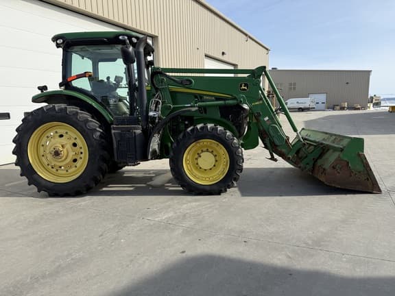 Image of John Deere 7200R equipment image 1