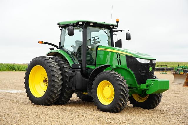 Image of John Deere 7200R equipment image 2