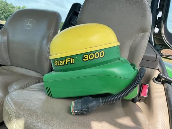 Image of John Deere 7200R equipment image 4