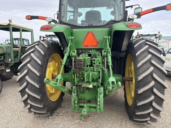 Image of John Deere 7200R equipment image 4