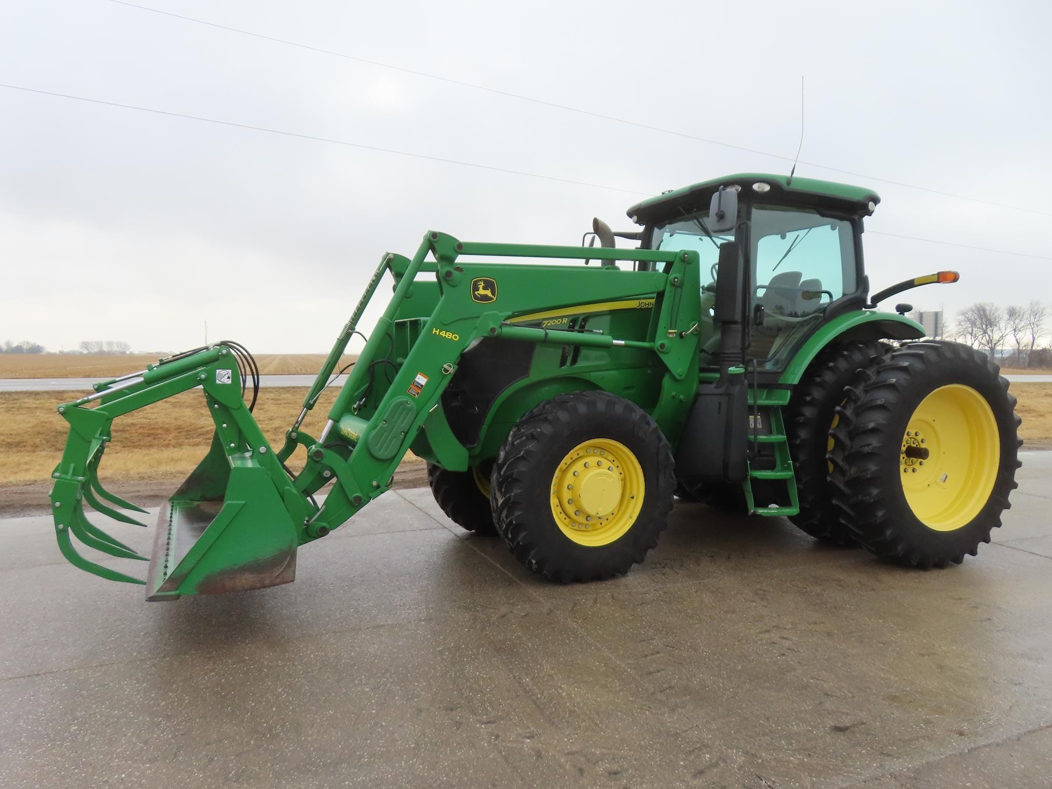2012 John Deere 7200R Equipment Image0