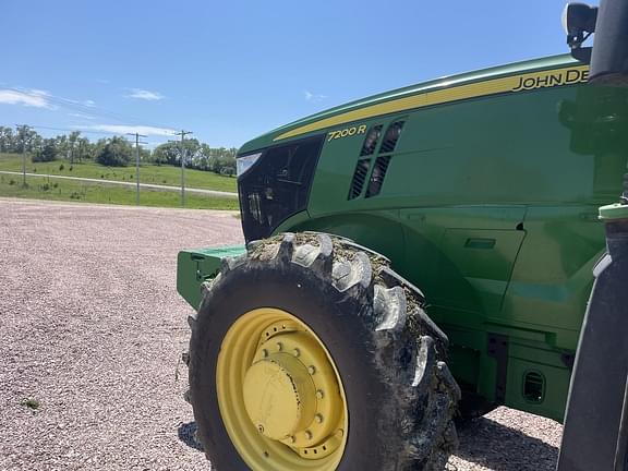 Image of John Deere 7200R equipment image 1