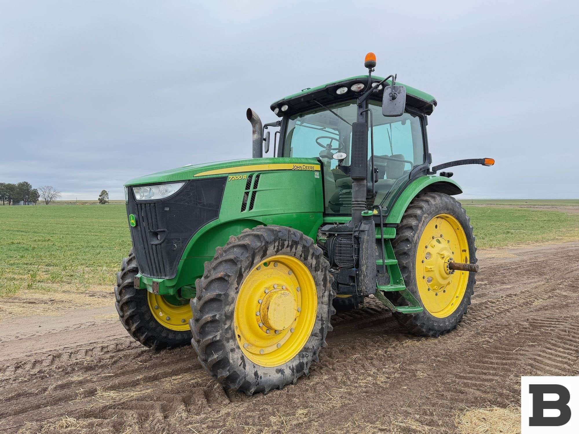 2012 John Deere 7200R Equipment Image0