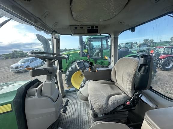 Image of John Deere 7215R equipment image 4