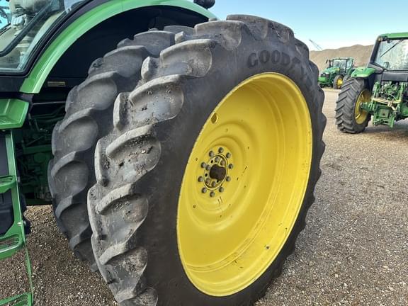 Image of John Deere 7215R equipment image 2