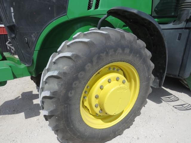 Image of John Deere 7215R equipment image 2