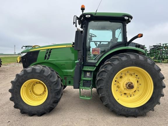 Image of John Deere 7215R equipment image 1