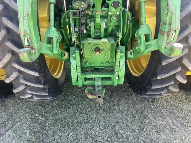 Image of John Deere 7215R equipment image 4