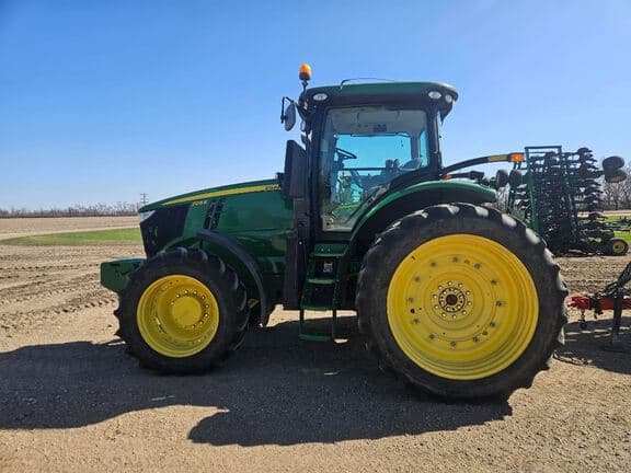Image of John Deere 7215R equipment image 1