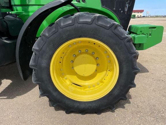 Image of John Deere 7215R equipment image 1