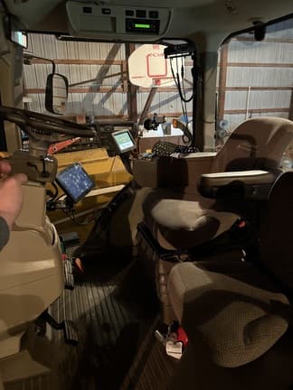 Image of John Deere 7215R equipment image 4