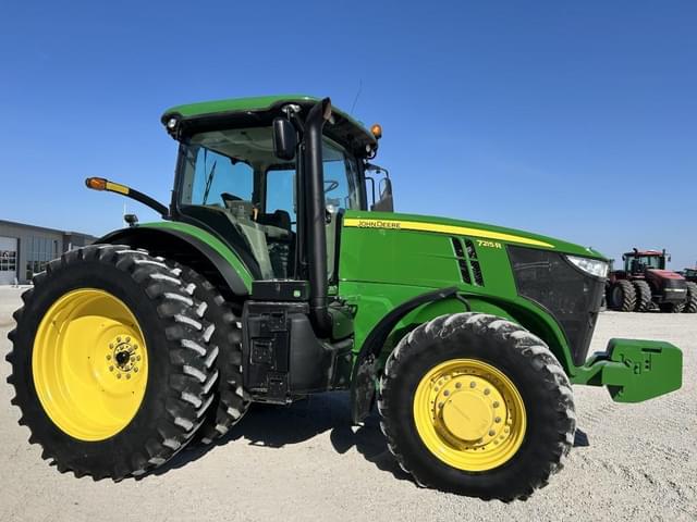 Image of John Deere 7215R equipment image 1