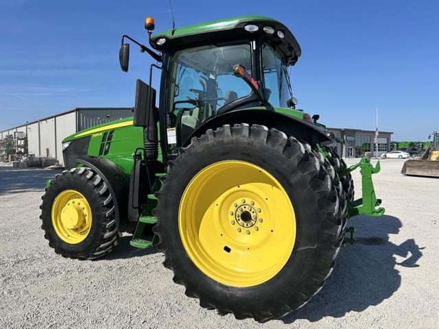 Image of John Deere 7215R equipment image 4