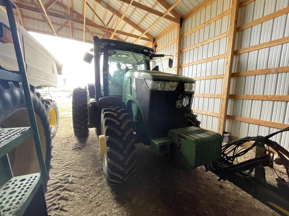 Image of John Deere 7215R equipment image 1