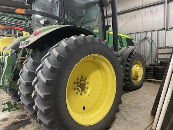 Image of John Deere 7215R equipment image 4