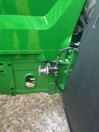 Image of John Deere 7215R equipment image 1