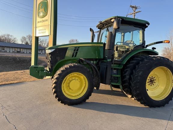 Image of John Deere 7215R equipment image 1