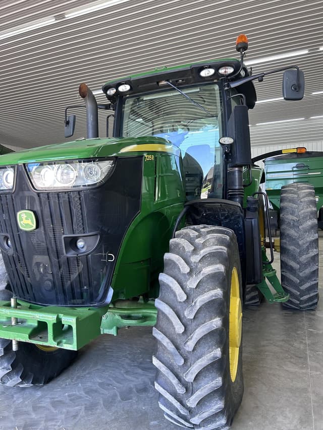 Image of John Deere 7215R equipment image 2