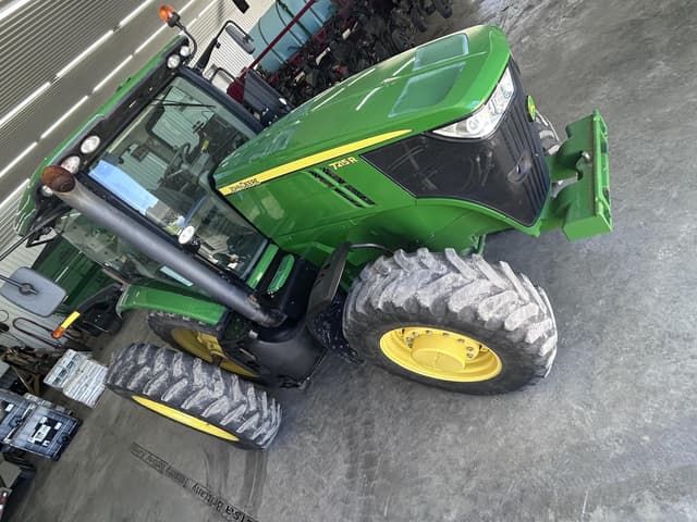Image of John Deere 7215R equipment image 1