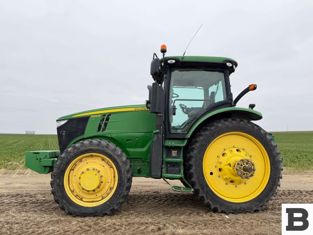 Image of John Deere 7215R equipment image 1