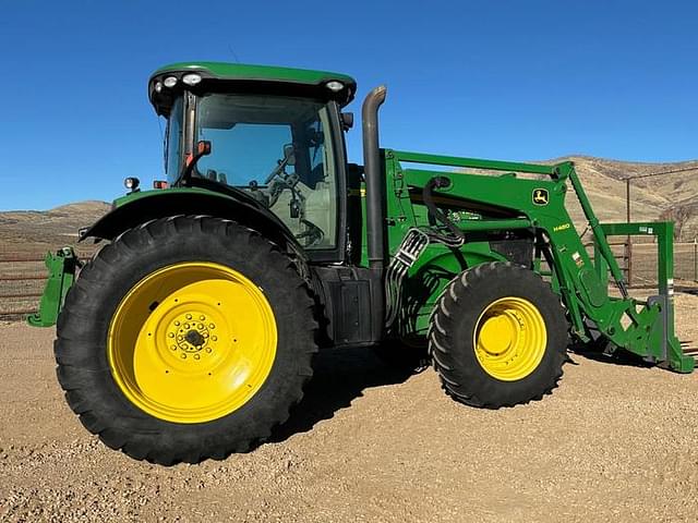 Image of John Deere 7215R equipment image 1