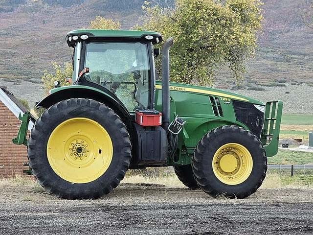 Image of John Deere 7215R equipment image 3