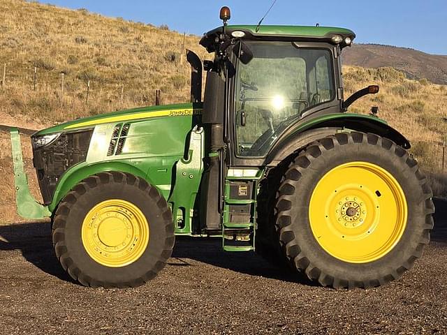 Image of John Deere 7215R equipment image 4