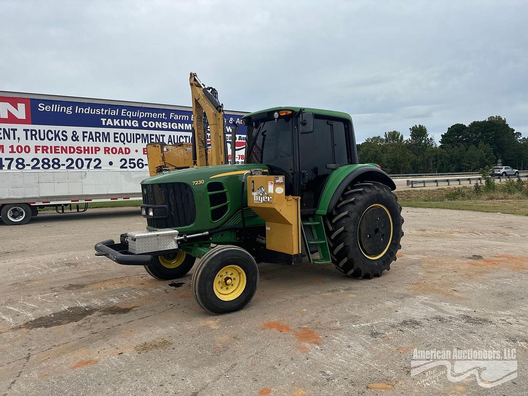 Image of John Deere 7230 Primary image