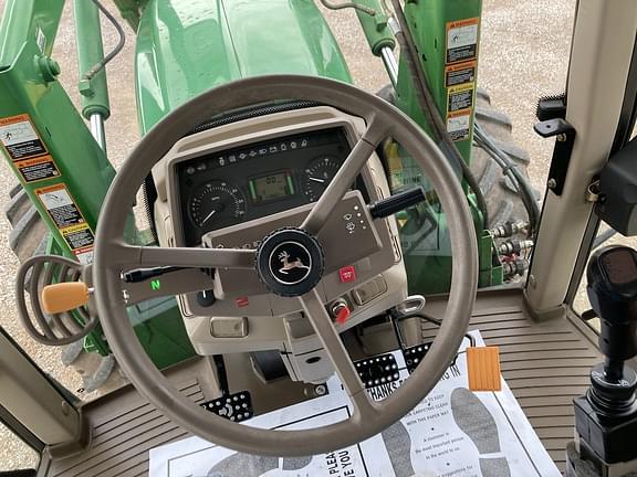 Image of John Deere 7230 equipment image 2