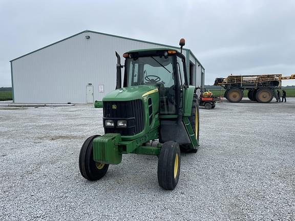 Image of John Deere 7230 equipment image 1