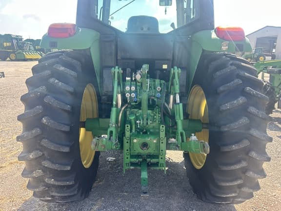 Image of John Deere 7230 equipment image 4