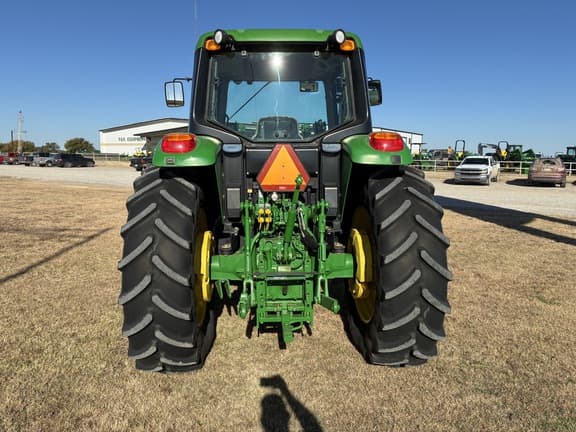 Image of John Deere 7230 equipment image 3