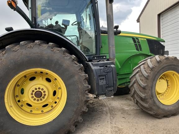 Image of John Deere 7230R equipment image 2