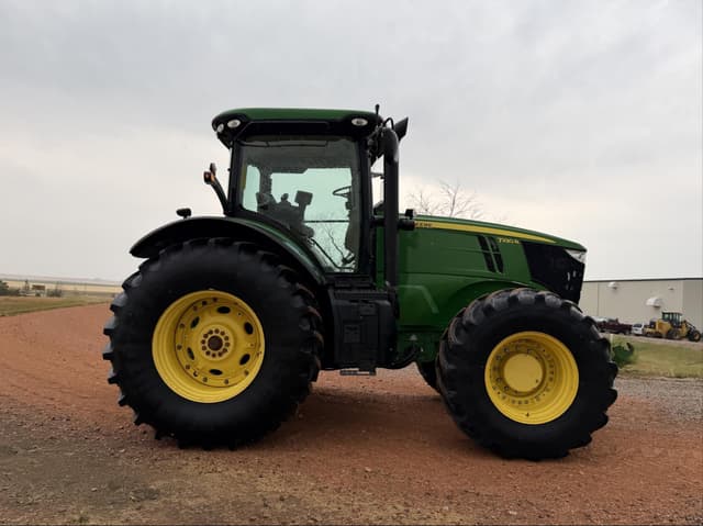 Image of John Deere 7230R equipment image 3